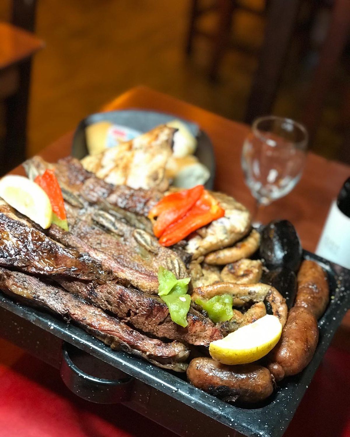 Vinos y bebidas en restaurante parrilla Villa Adelina